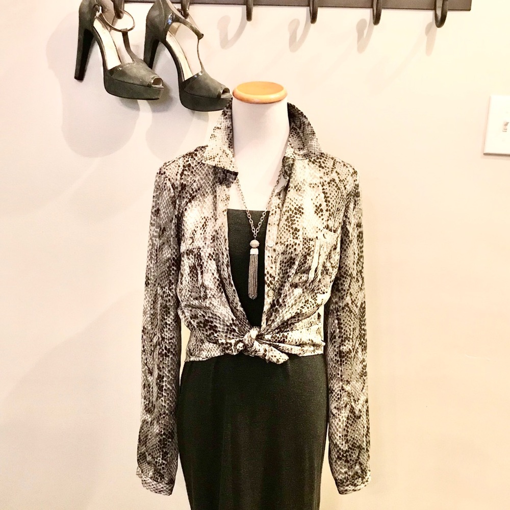 Anne Klein Gray Snake Print Blouse | size M